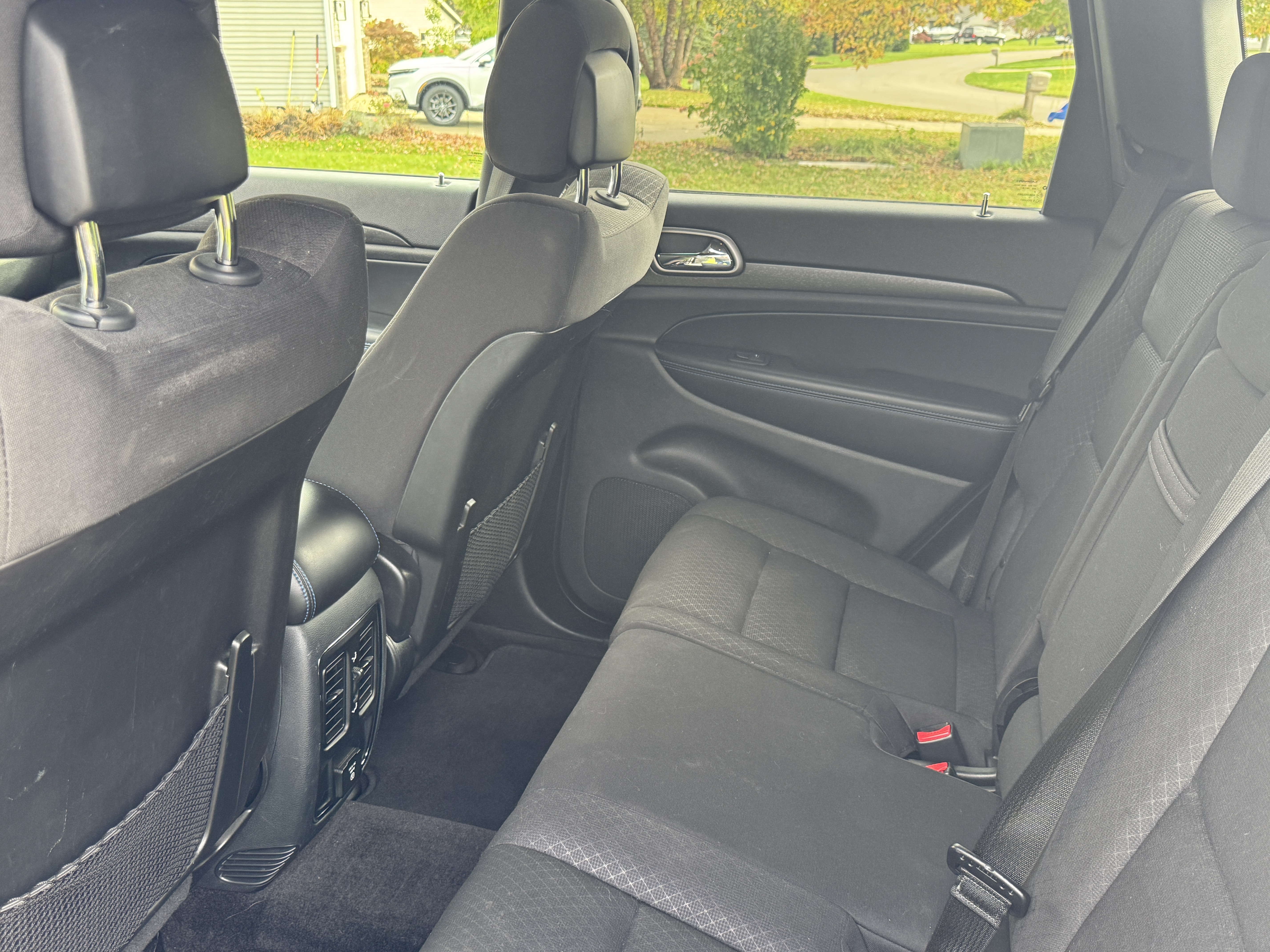 Used 2018 Jeep Grand Cherokee Laredo AWD/4WD image 13