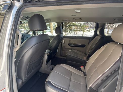 Used 2016 Kia Sedona SX image 2