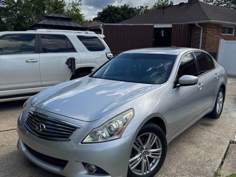 Used 2013 INFINITI G37 x Sedan w/ Premium Pkg image 2