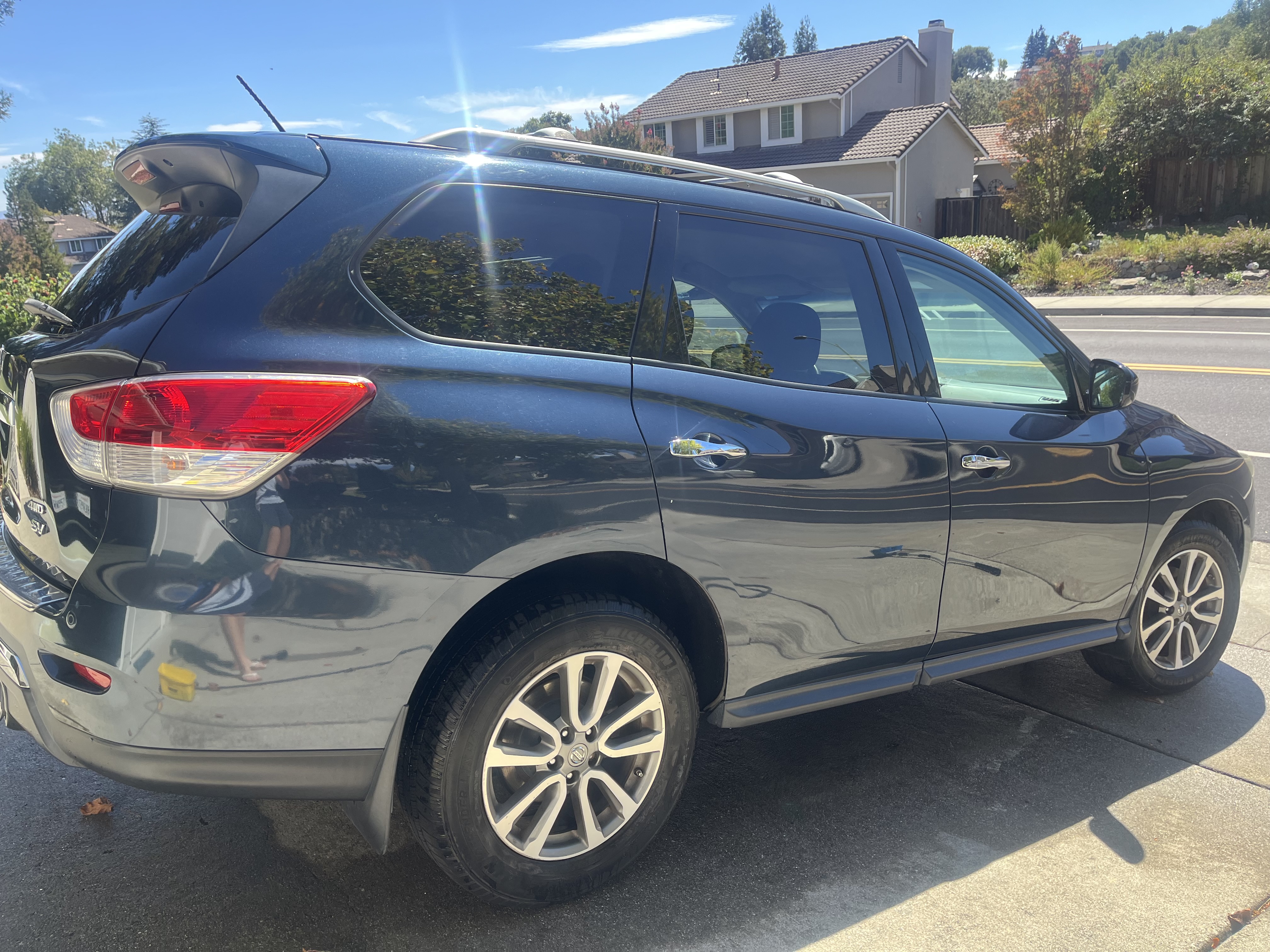 Used 2013 Nissan Pathfinder SV AWD/4WD image 5