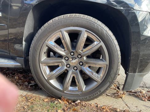 Used 2016 Chevrolet Suburban LTZ image 11