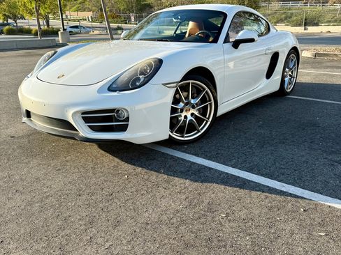 Used 2014 Porsche Cayman image 2