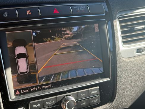 Used 2016 Volkswagen Touareg Executive image 21