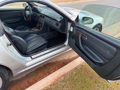 Used 2001 Mercedes-Benz SLK 320 image 12