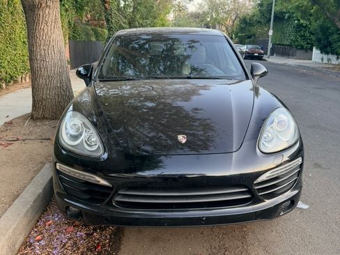 Used 2012 Porsche Cayenne w/ Convenience Pkg AWD/4WD image 2