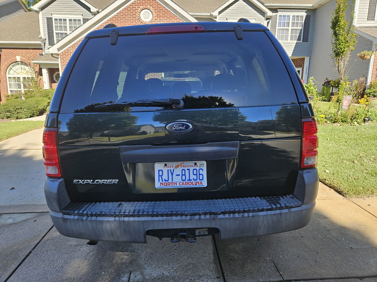 Used 2004 Ford Explorer Sport XLS AWD/4WD image 2