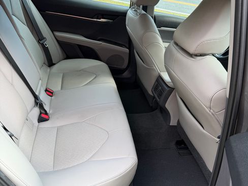 Used 2021 Toyota Camry XLE image 11