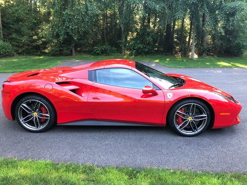 Used 2019 Ferrari 488 Spider image 2
