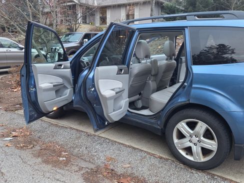 Used 2010 Subaru Forester 2.5X Limited image 8