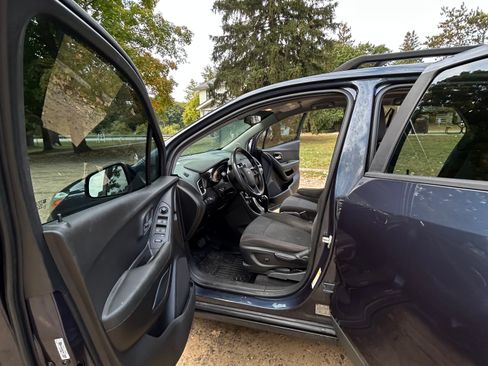 Used 2018 Chevrolet Trax LS image 11