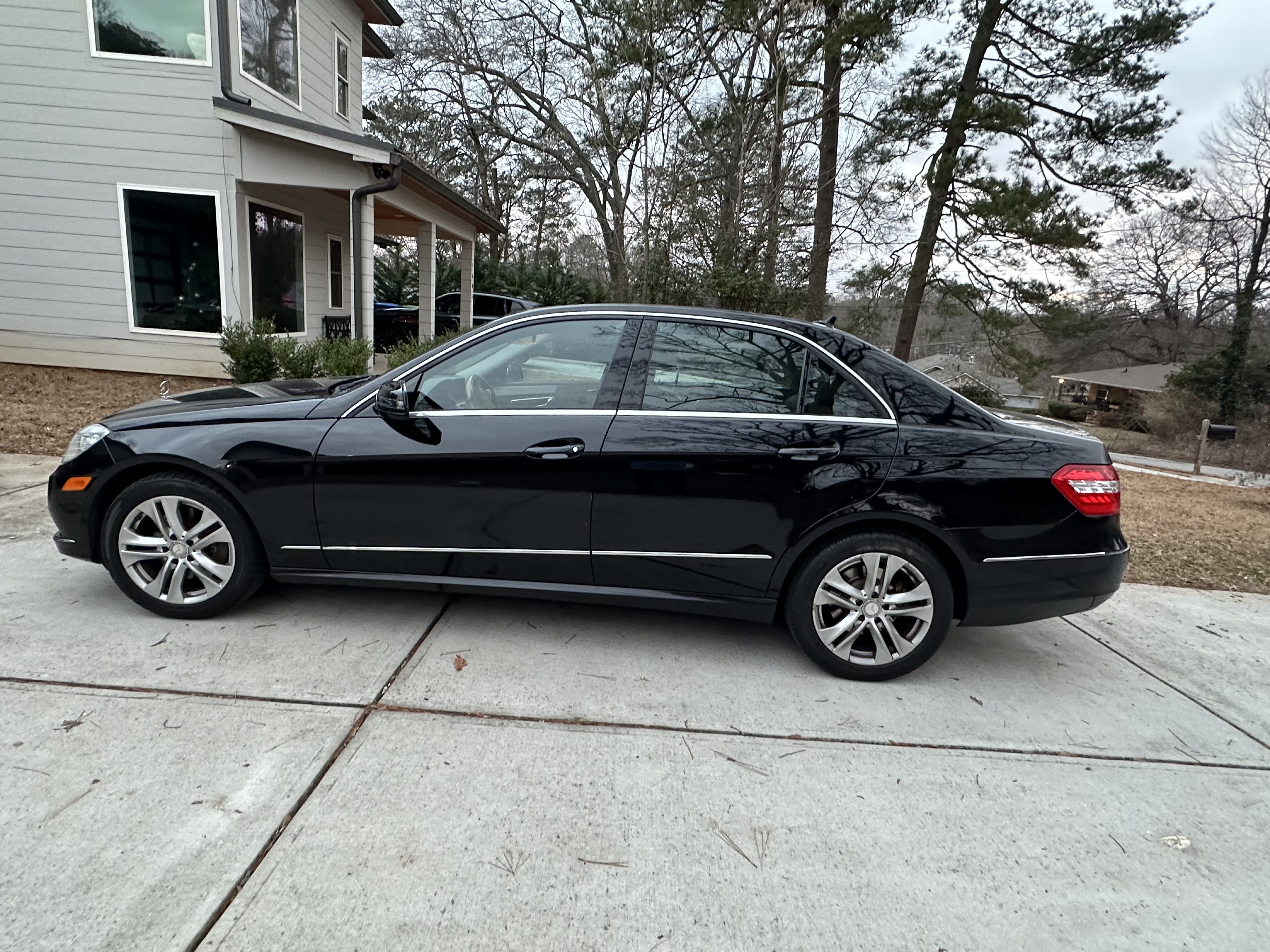 Used 2011 Mercedes-Benz E 350 4MATIC Sedan image 5