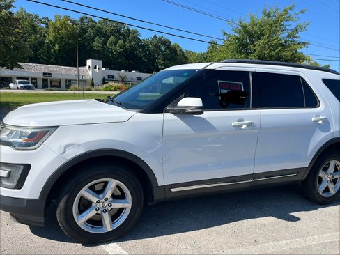 Used 2016 Ford Explorer XLT w/ Equipment Group 202A AWD/4WD image 4