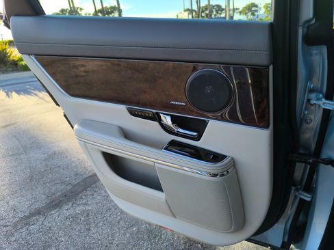 Used 2013 Jaguar XJ image 14