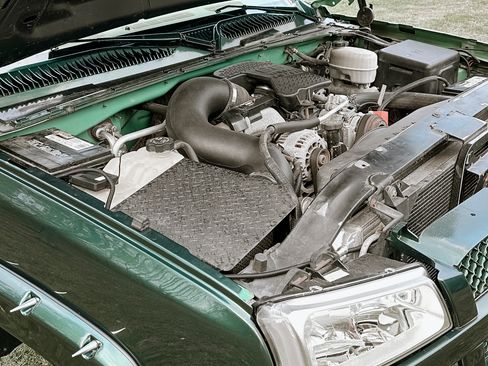 Used 2004 Chevrolet Silverado 2500 W/T w/ Skid Plate Package AWD/4WD image 30