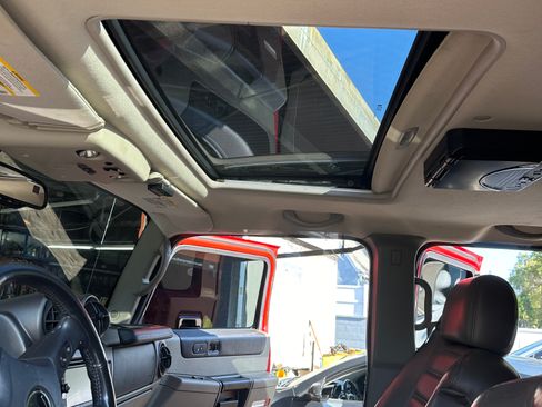 Used 2004 HUMMER H2 image 2