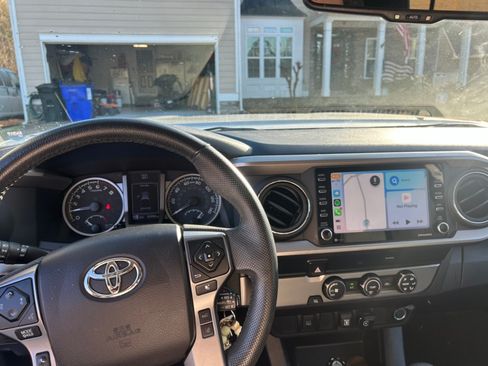 Used 2020 Toyota Tacoma SR5 image 6