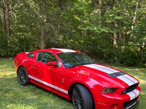 Used 2013 Ford Mustang Shelby GT500 RWD image 2