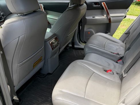 Used 2013 Toyota Highlander Limited image 11