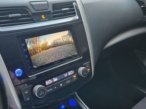 Used 2015 Nissan Altima 2.5 SV w/ Convenience Package image 5