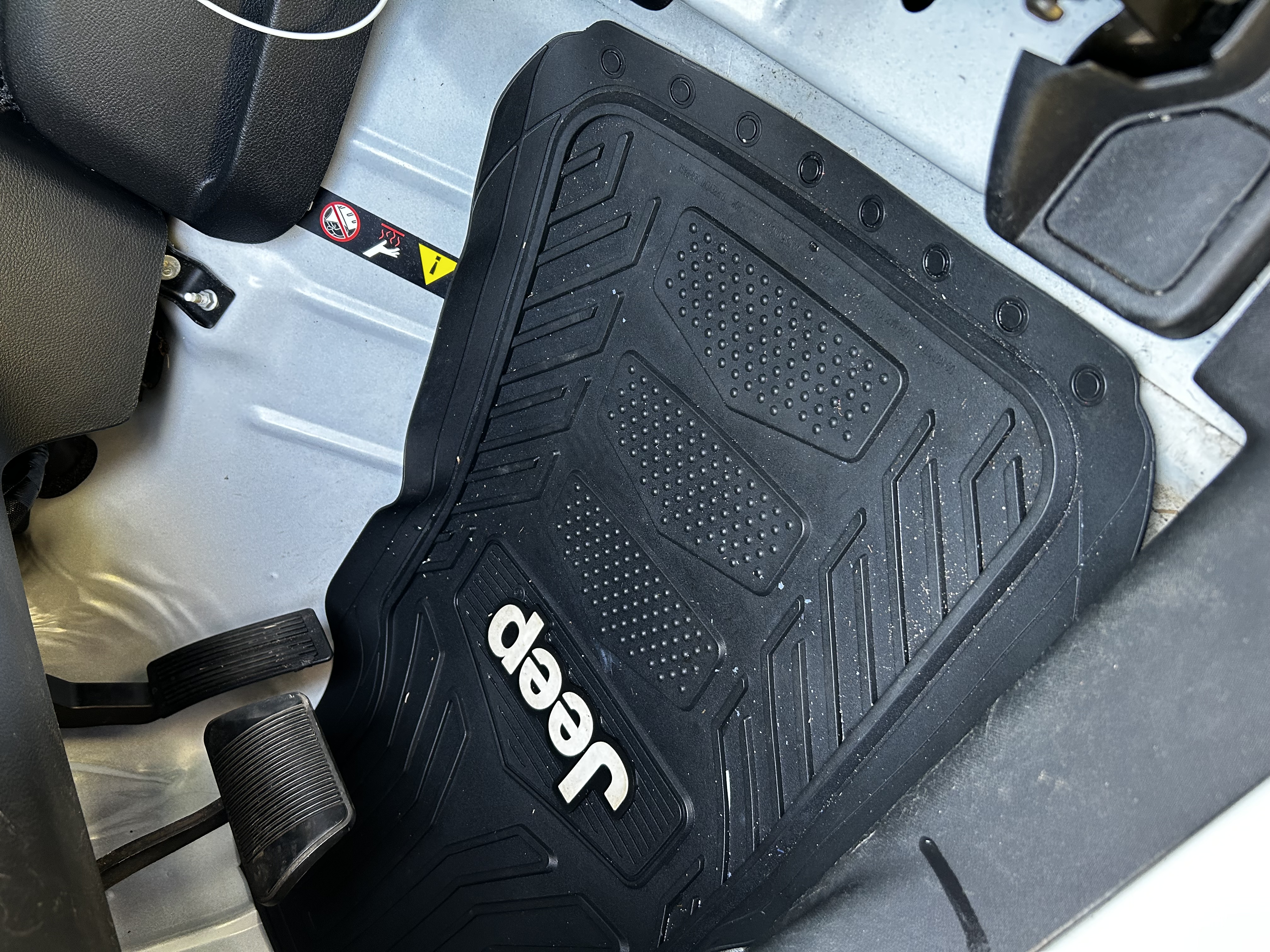 Used 2016 Jeep Wrangler Sport w/ Connectivity Group AWD/4WD image 12