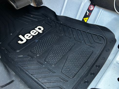 Used 2016 Jeep Wrangler Sport w/ Connectivity Group AWD/4WD image 12