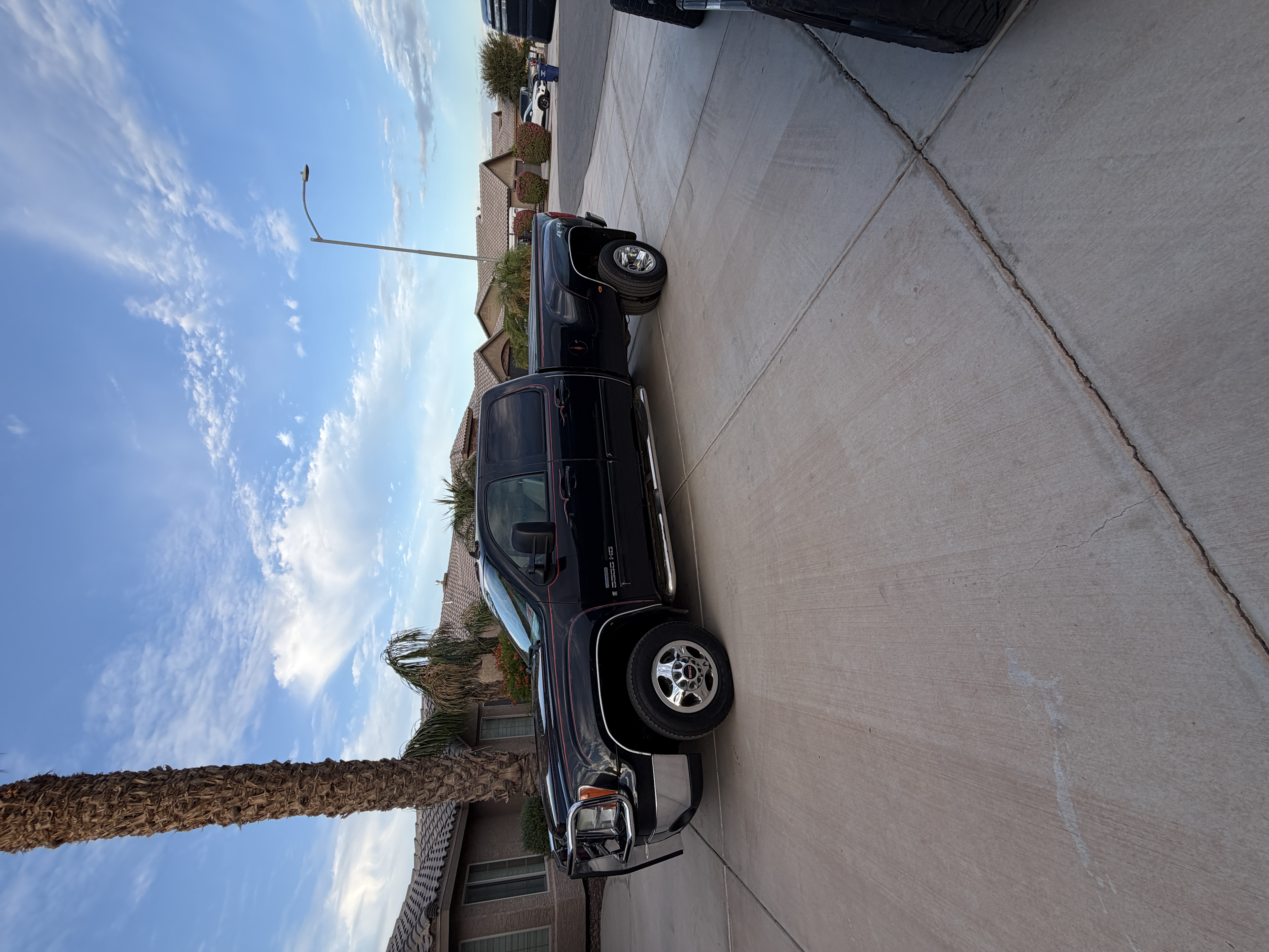 Used 2009 GMC Sierra 3500 SLT w/ SLT Convenience Package AWD/4WD image 1