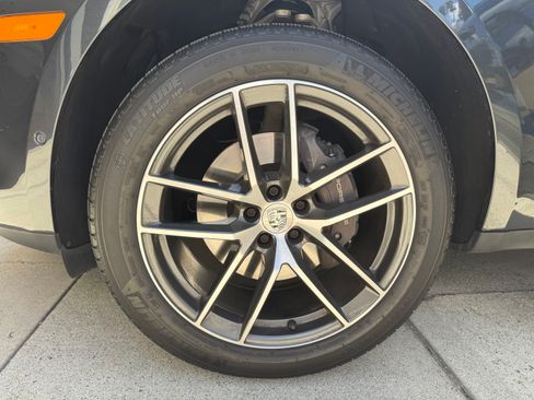 Used 2024 Porsche Macan Turbo AWD/4WD image 17