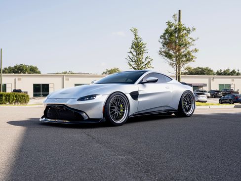 Used 2019 Aston Martin V8 Vantage Coupe RWD image 1