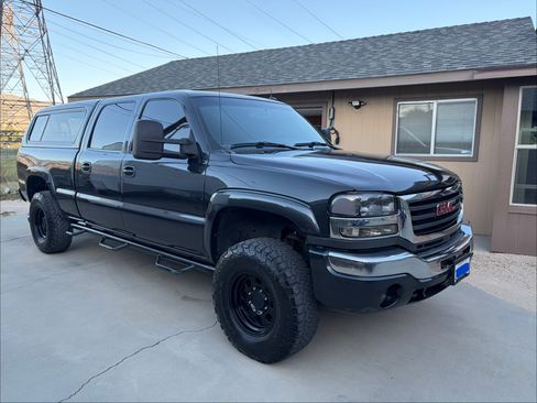 Used 2003 GMC Sierra 2500 SLT w/ SLT Preferred Equipment Group image 1