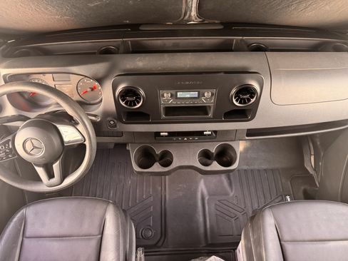 Used 2019 Mercedes-Benz Sprinter 2500 image 13