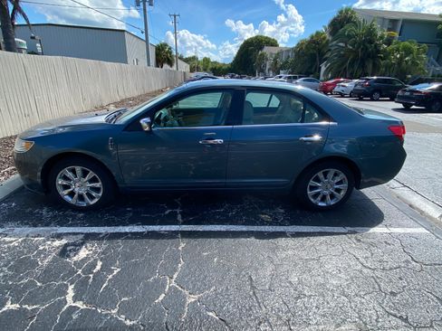 Used 2012 Lincoln MKZ FWD image 2