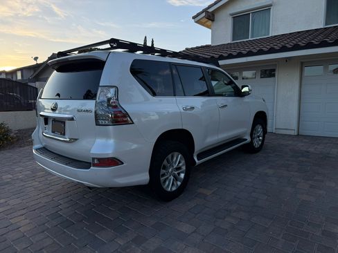 Used 2023 Lexus GX 460 Premium w/ Premium Plus Package AWD/4WD image 2