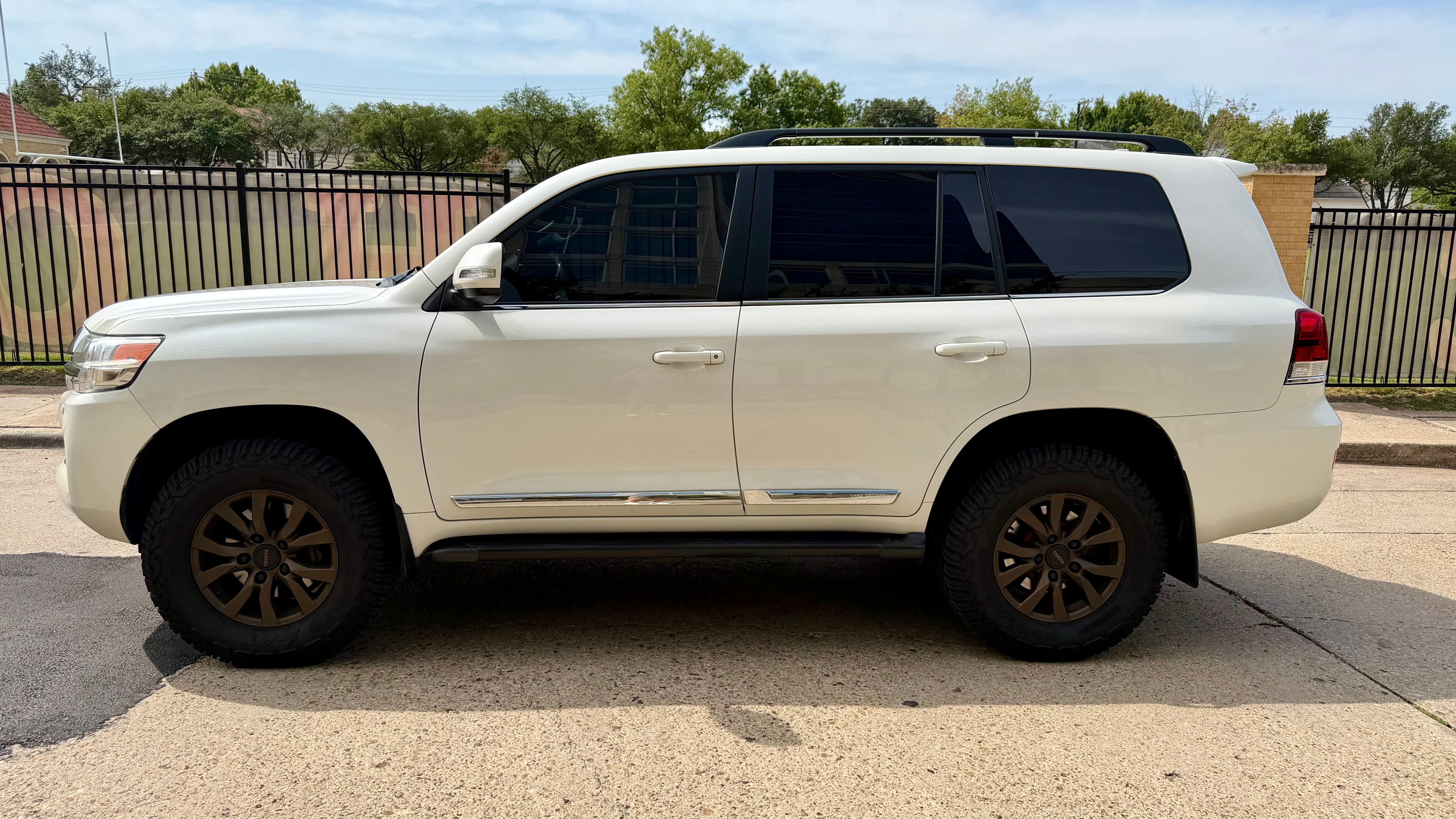 Used 2016 Toyota Land Cruiser AWD/4WD image 6