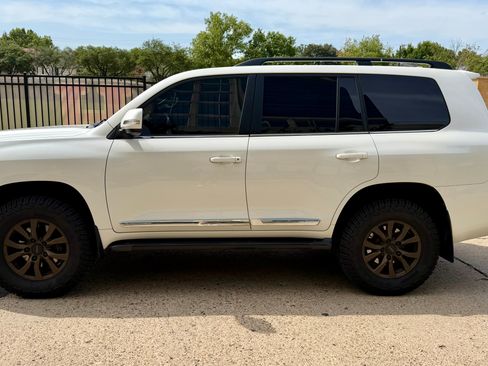 Used 2016 Toyota Land Cruiser AWD/4WD image 6