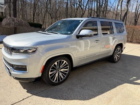 Used 2022 Jeep Grand Wagoneer Series III w/ HD Trailer Tow Package image 5