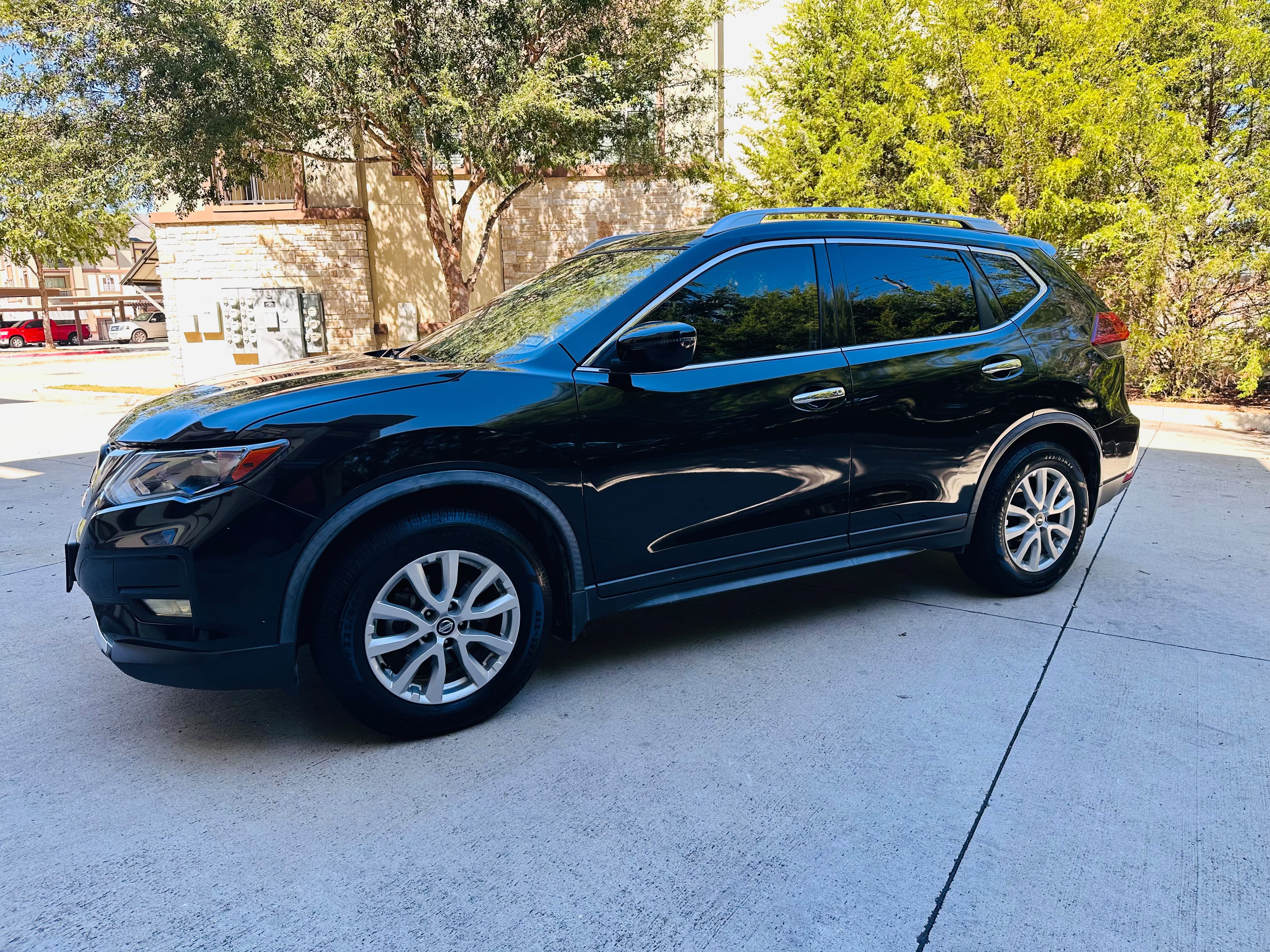 Used 2018 Nissan Rogue SV FWD image 10