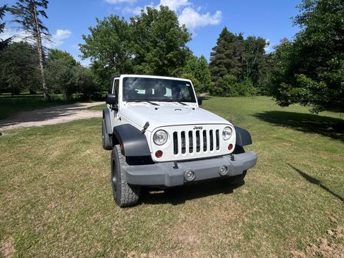Used 2013 Jeep Wrangler Sport w/ Connectivity Group AWD/4WD image 2