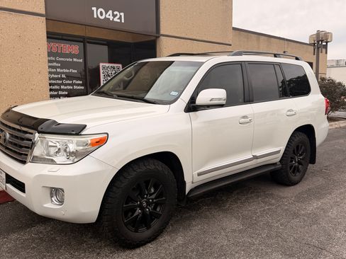 Used 2013 Toyota Land Cruiser Sport Utility 4D image 4