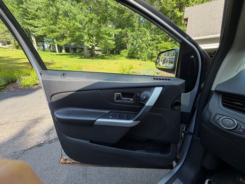 Used 2011 Ford Edge Limited w/ Trailer Tow Package AWD/4WD image 5