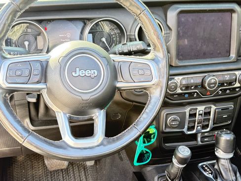 Used 2021 Jeep Wrangler Unlimited Sahara w/ Cold Weather Group AWD/4WD image 13