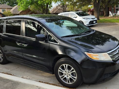 Used 2011 Honda Odyssey EX-L image 2