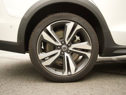 Used 2025 Volvo V60 B5 Cross Country Plus image 11