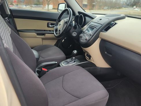 Used 2013 Kia Soul ! FWD image 15