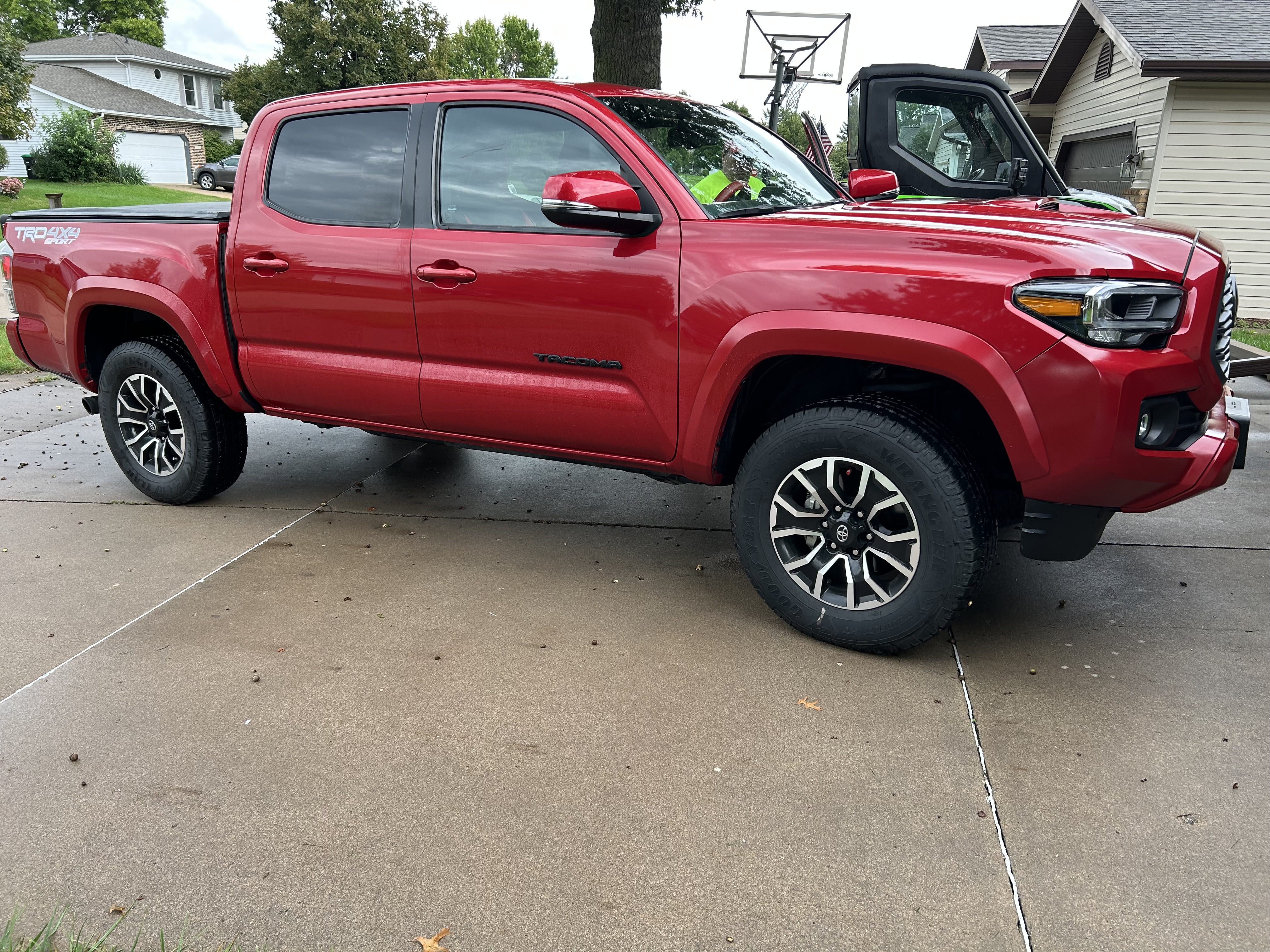 Used 2023 Toyota Tacoma TRD Sport w/ Technology Package AWD/4WD image 8