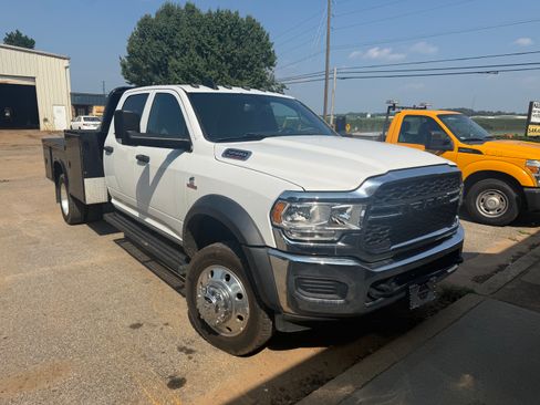 Used 2022 RAM 5500 Tradesman w/ Chrome Appearance Group AWD/4WD image 2