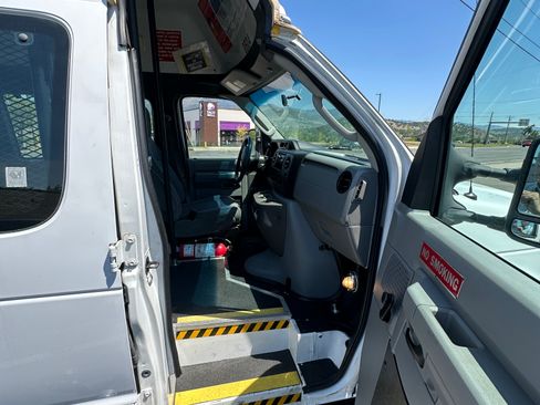 Used 2013 Ford E-350 and Econoline 350 Extended Super Duty RWD image 5