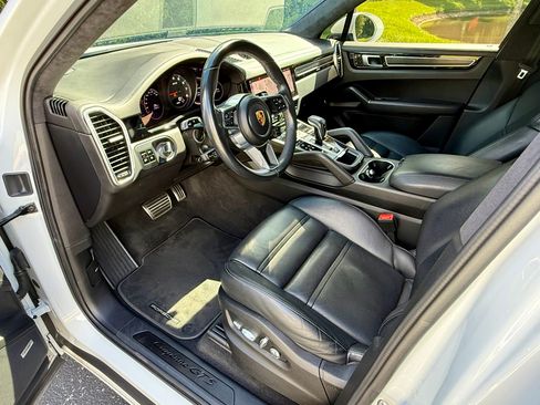 Used 2021 Porsche Cayenne GTS AWD/4WD image 17