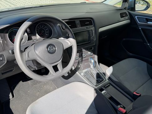 Used 2016 Volkswagen e-Golf SE image 11