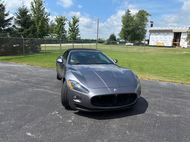 Used 2011 Maserati GranTurismo Convertible RWD image 2