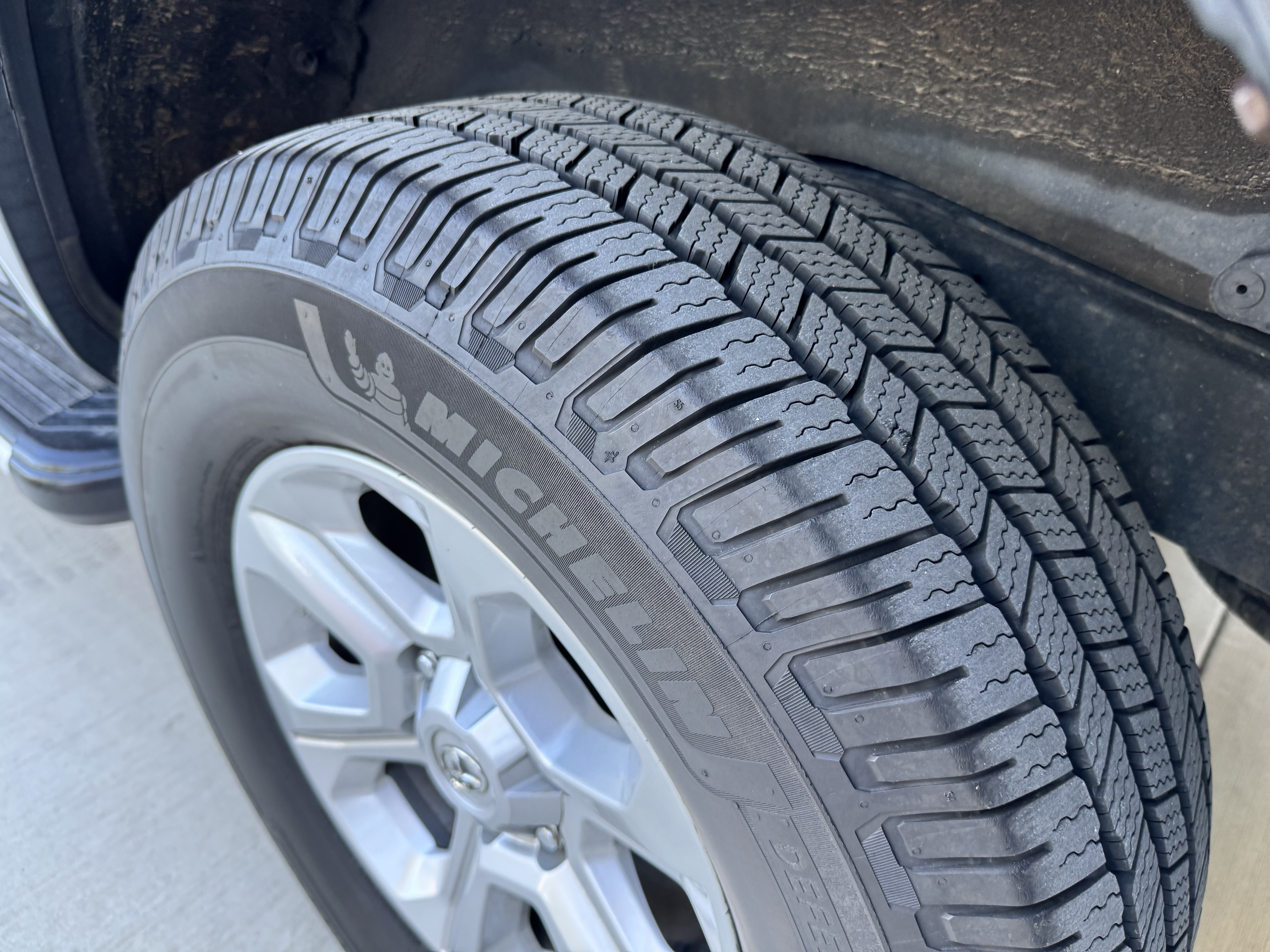 Used 2015 Toyota 4Runner SR5 AWD/4WD image 5